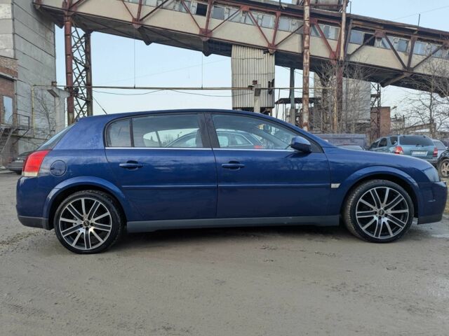 Синий Опель Сигнум, объемом двигателя 2.2 л и пробегом 180 тыс. км за 1999 $, фото 2 на Automoto.ua