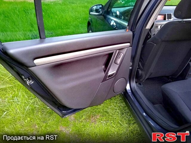 Синий Опель Сигнум, объемом двигателя 2.2 л и пробегом 202 тыс. км за 5400 $, фото 5 на Automoto.ua