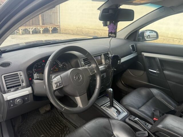 Синий Опель Сигнум, объемом двигателя 3 л и пробегом 247 тыс. км за 5500 $, фото 7 на Automoto.ua