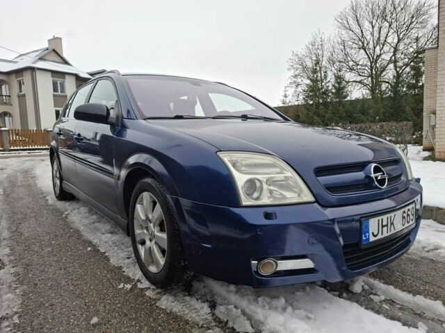 Синий Опель Сигнум, объемом двигателя 2.2 л и пробегом 300 тыс. км за 2150 $, фото 1 на Automoto.ua
