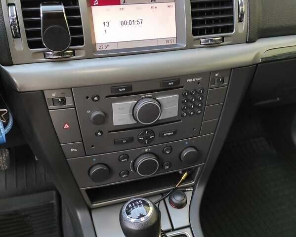 Синий Опель Сигнум, объемом двигателя 1.9 л и пробегом 215 тыс. км за 7800 $, фото 3 на Automoto.ua