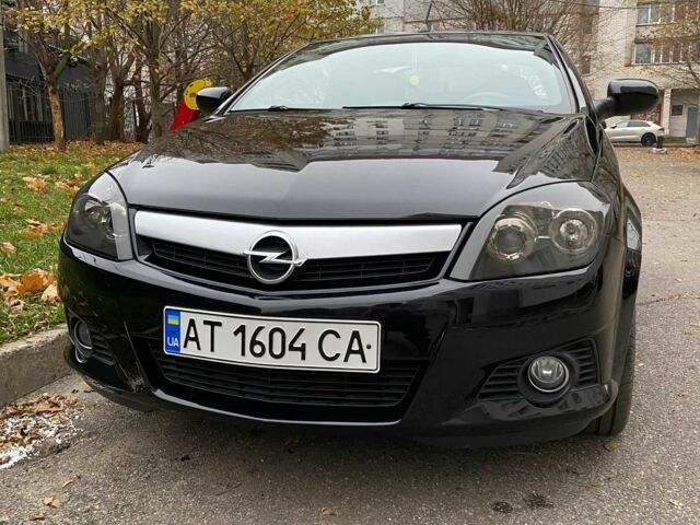 Черный Опель Тигра, объемом двигателя 1.8 л и пробегом 167 тыс. км за 5000 $, фото 1 на Automoto.ua