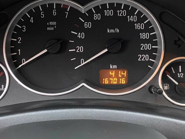 Черный Опель Тигра, объемом двигателя 1.8 л и пробегом 167 тыс. км за 5000 $, фото 11 на Automoto.ua