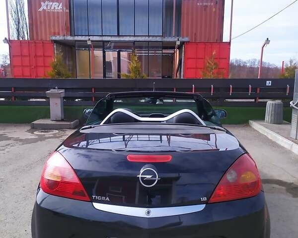 Черный Опель Тигра, объемом двигателя 1.8 л и пробегом 200 тыс. км за 5200 $, фото 7 на Automoto.ua