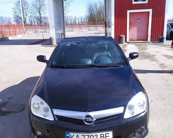 Черный Опель Тигра, объемом двигателя 1.8 л и пробегом 200 тыс. км за 5200 $, фото 1 на Automoto.ua