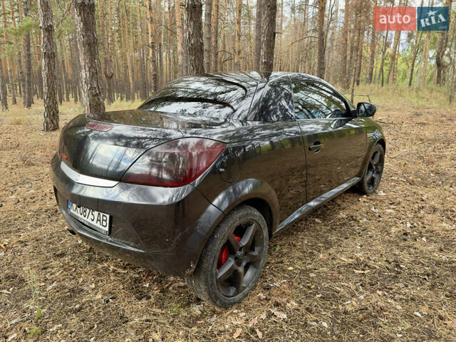 Черный Опель Тигра, объемом двигателя 1.25 л и пробегом 185 тыс. км за 3999 $, фото 5 на Automoto.ua
