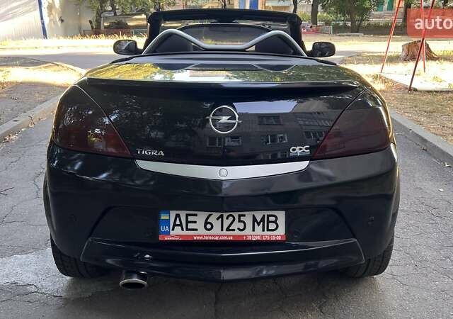 Черный Опель Тигра, объемом двигателя 1.36 л и пробегом 143 тыс. км за 5200 $, фото 22 на Automoto.ua