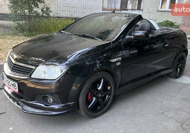 Черный Опель Тигра, объемом двигателя 1.36 л и пробегом 143 тыс. км за 5200 $, фото 5 на Automoto.ua