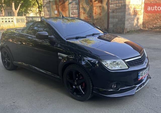 Черный Опель Тигра, объемом двигателя 1.36 л и пробегом 143 тыс. км за 5200 $, фото 15 на Automoto.ua