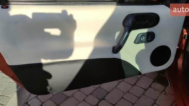 Коричневый Опель Тигра, объемом двигателя 1.39 л и пробегом 194 тыс. км за 1500 $, фото 3 на Automoto.ua