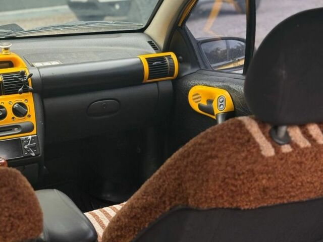 Желтый Опель Тигра, объемом двигателя 1.4 л и пробегом 180 тыс. км за 1350 $, фото 11 на Automoto.ua