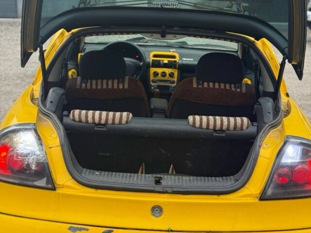 Желтый Опель Тигра, объемом двигателя 1.4 л и пробегом 180 тыс. км за 1350 $, фото 9 на Automoto.ua