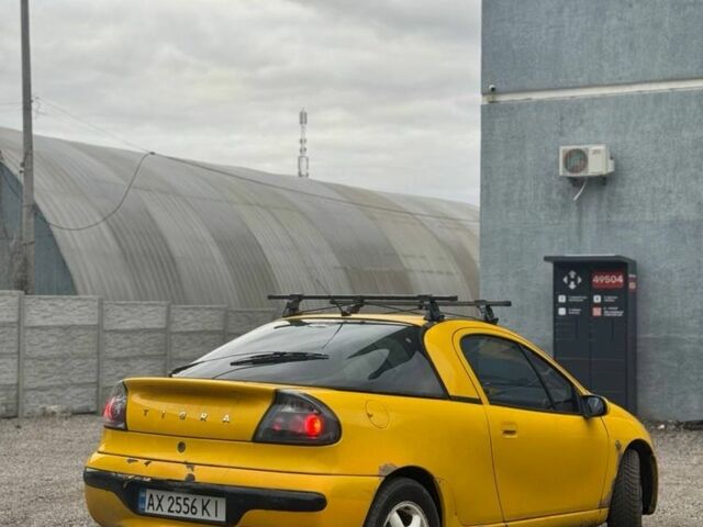 Желтый Опель Тигра, объемом двигателя 1.4 л и пробегом 180 тыс. км за 1350 $, фото 2 на Automoto.ua