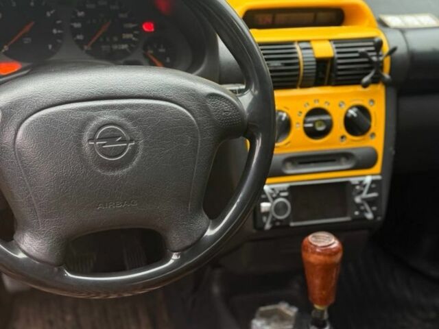 Желтый Опель Тигра, объемом двигателя 1.4 л и пробегом 180 тыс. км за 1350 $, фото 7 на Automoto.ua