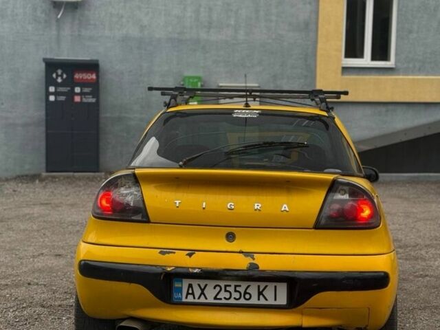 Желтый Опель Тигра, объемом двигателя 1.4 л и пробегом 180 тыс. км за 1350 $, фото 3 на Automoto.ua