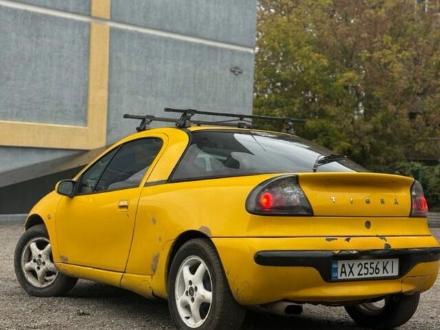 Желтый Опель Тигра, объемом двигателя 1.4 л и пробегом 180 тыс. км за 1350 $, фото 4 на Automoto.ua