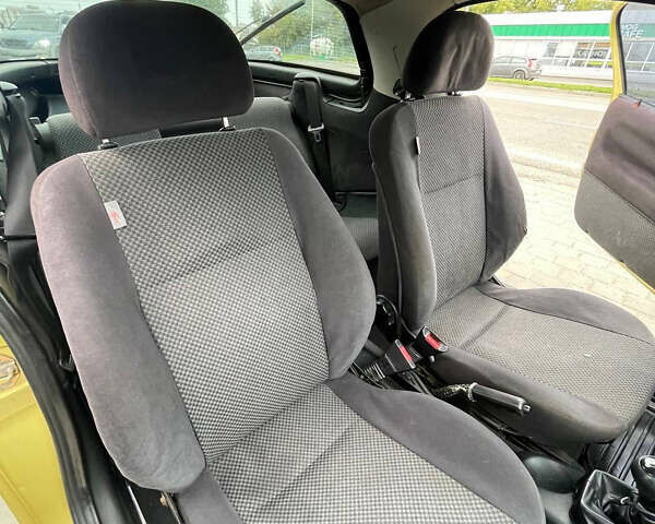Желтый Опель Тигра, объемом двигателя 1.6 л и пробегом 124 тыс. км за 3500 $, фото 17 на Automoto.ua