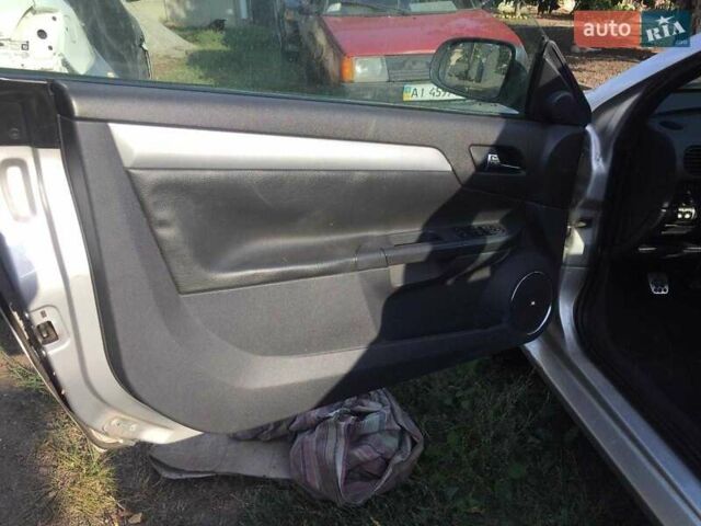 Сірий Опель Тігра, об'ємом двигуна 1.4 л та пробігом 150 тис. км за 2500 $, фото 11 на Automoto.ua