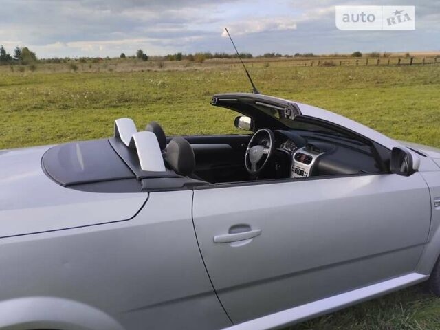 Серый Опель Тигра, объемом двигателя 1.36 л и пробегом 158 тыс. км за 3999 $, фото 5 на Automoto.ua