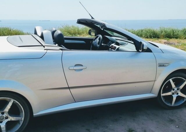 Серый Опель Тигра, объемом двигателя 1.3 л и пробегом 155 тыс. км за 5555 $, фото 2 на Automoto.ua