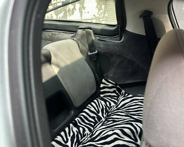 Серый Опель Тигра, объемом двигателя 1.4 л и пробегом 188 тыс. км за 2800 $, фото 7 на Automoto.ua