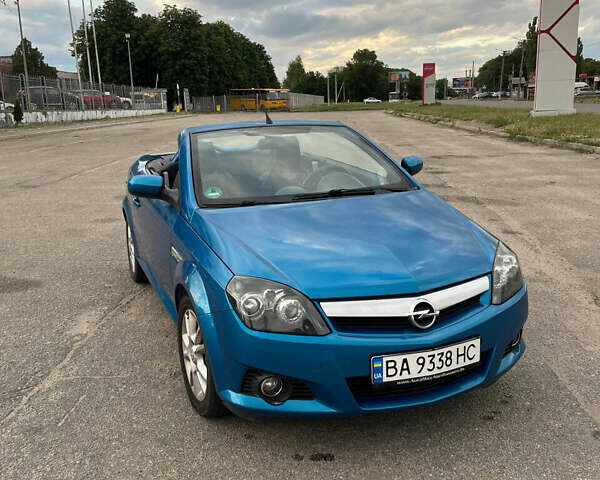 Синий Опель Тигра, объемом двигателя 1.2 л и пробегом 220 тыс. км за 4900 $, фото 2 на Automoto.ua