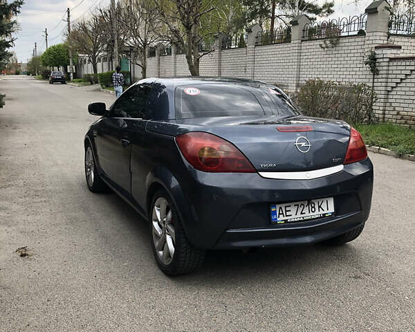 Синий Опель Тигра, объемом двигателя 1.3 л и пробегом 236 тыс. км за 4100 $, фото 9 на Automoto.ua