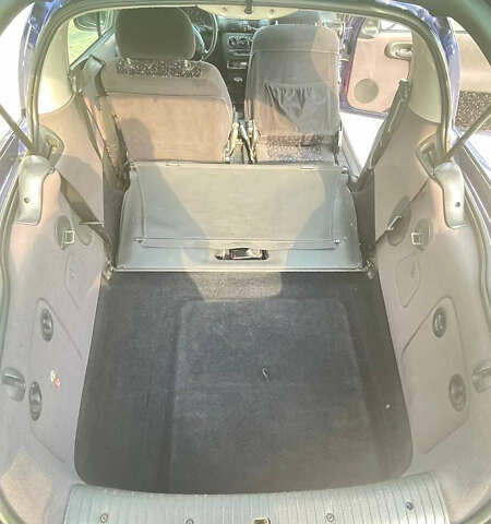 Синий Опель Тигра, объемом двигателя 1.4 л и пробегом 242 тыс. км за 3300 $, фото 5 на Automoto.ua