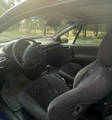 Синий Опель Тигра, объемом двигателя 1.4 л и пробегом 242 тыс. км за 3300 $, фото 6 на Automoto.ua