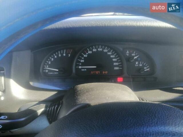 Синий Опель Вектра Б, объемом двигателя 1.6 л и пробегом 208 тыс. км за 3000 $, фото 3 на Automoto.ua