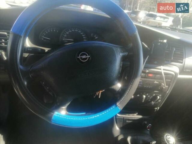 Синий Опель Вектра Б, объемом двигателя 1.6 л и пробегом 208 тыс. км за 3000 $, фото 2 на Automoto.ua