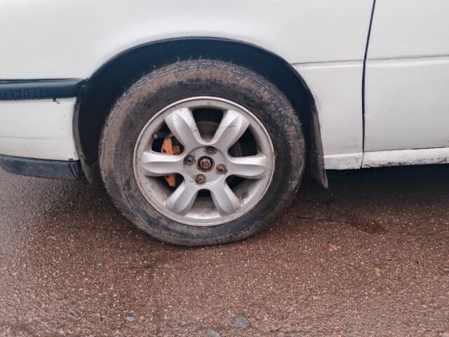 Белый Опель Вектра, объемом двигателя 1.6 л и пробегом 1 тыс. км за 1000 $, фото 7 на Automoto.ua