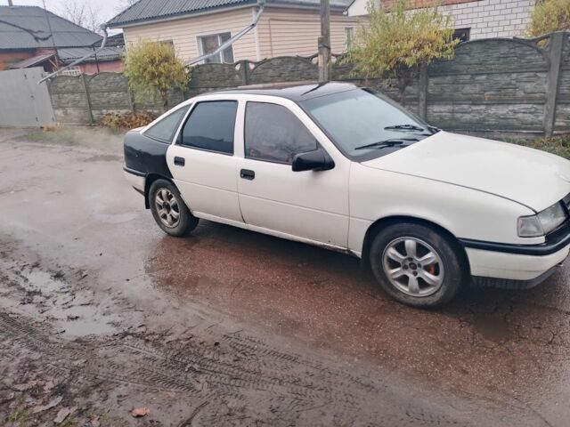 Белый Опель Вектра, объемом двигателя 1.6 л и пробегом 1 тыс. км за 1000 $, фото 1 на Automoto.ua