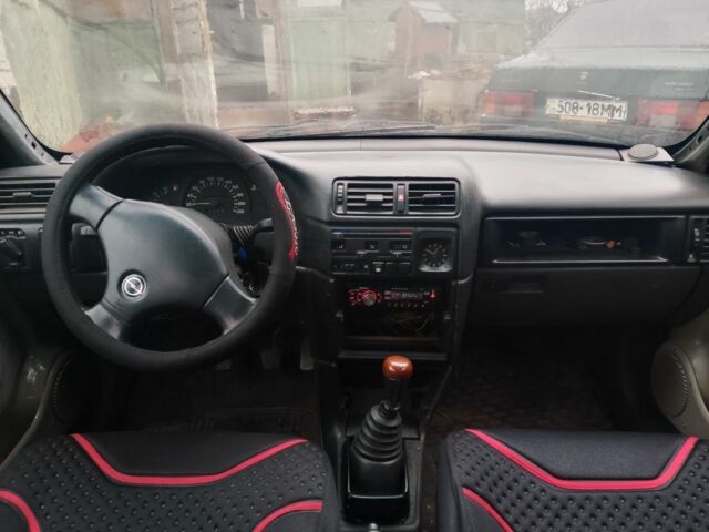 Белый Опель Вектра, объемом двигателя 1.6 л и пробегом 1 тыс. км за 1000 $, фото 5 на Automoto.ua