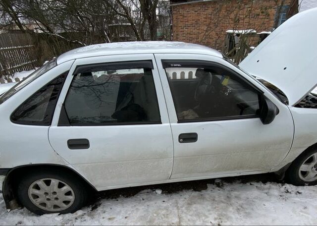 Белый Опель Вектра, объемом двигателя 1.7 л и пробегом 100 тыс. км за 1200 $, фото 3 на Automoto.ua