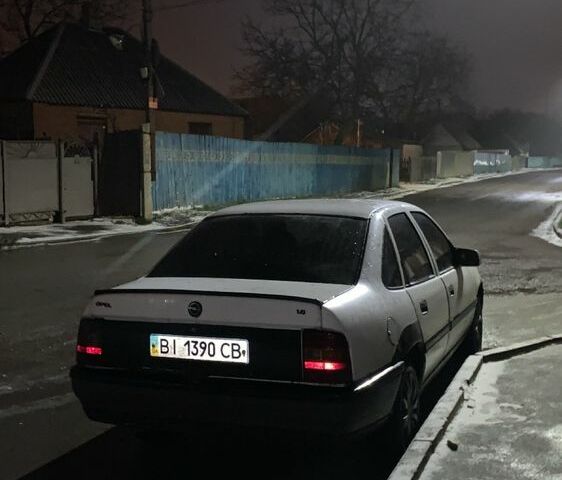 Белый Опель Вектра, объемом двигателя 1.6 л и пробегом 1000 тыс. км за 758 $, фото 4 на Automoto.ua