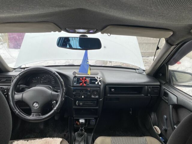 Белый Опель Вектра, объемом двигателя 1.7 л и пробегом 100 тыс. км за 1200 $, фото 5 на Automoto.ua