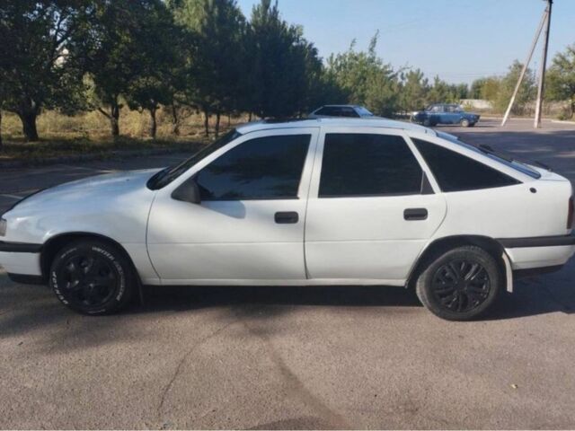 Белый Опель Вектра, объемом двигателя 2 л и пробегом 3 тыс. км за 1500 $, фото 1 на Automoto.ua