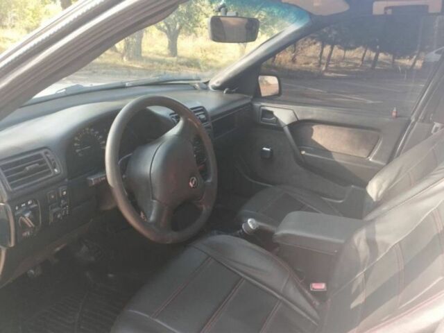 Белый Опель Вектра, объемом двигателя 2 л и пробегом 3 тыс. км за 1500 $, фото 5 на Automoto.ua