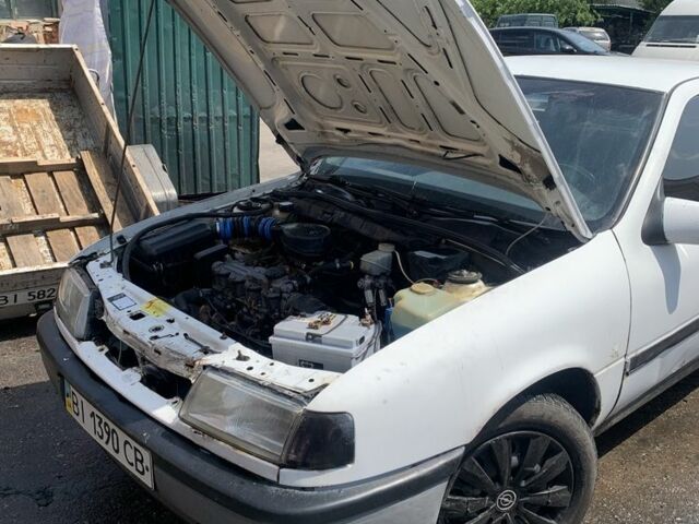 Белый Опель Вектра, объемом двигателя 1.6 л и пробегом 1000 тыс. км за 758 $, фото 5 на Automoto.ua