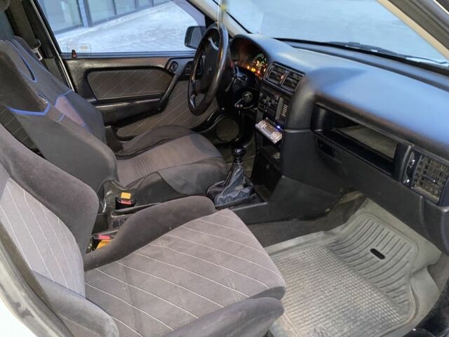 Білий Опель Вектра, об'ємом двигуна 2 л та пробігом 207 тис. км за 1100 $, фото 12 на Automoto.ua