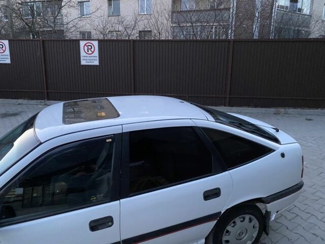 Білий Опель Вектра, об'ємом двигуна 2 л та пробігом 207 тис. км за 1100 $, фото 9 на Automoto.ua