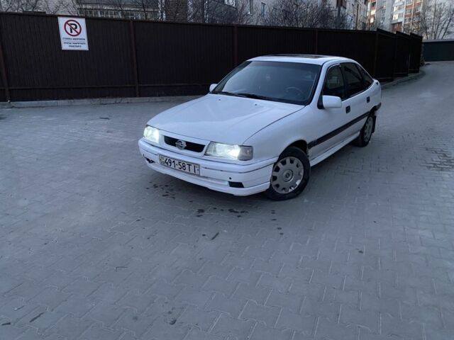 Білий Опель Вектра, об'ємом двигуна 2 л та пробігом 207 тис. км за 1100 $, фото 2 на Automoto.ua