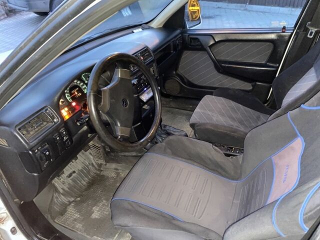 Білий Опель Вектра, об'ємом двигуна 2 л та пробігом 207 тис. км за 1100 $, фото 11 на Automoto.ua