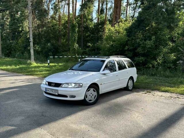 Белый Опель Вектра, объемом двигателя 1.8 л и пробегом 300 тыс. км за 2351 $, фото 2 на Automoto.ua