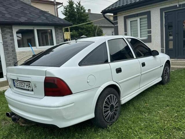 Белый Опель Вектра, объемом двигателя 2 л и пробегом 240 тыс. км за 1500 $, фото 3 на Automoto.ua