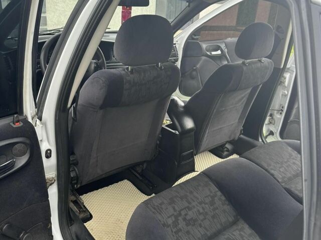 Белый Опель Вектра, объемом двигателя 2 л и пробегом 240 тыс. км за 1500 $, фото 5 на Automoto.ua