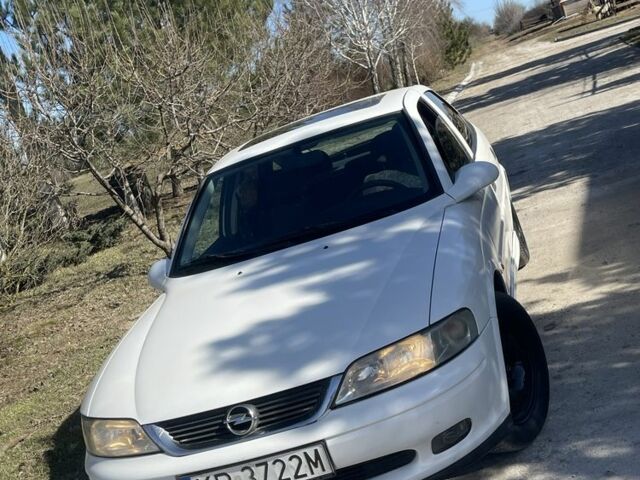 Белый Опель Вектра, объемом двигателя 1.8 л и пробегом 305 тыс. км за 1450 $, фото 5 на Automoto.ua