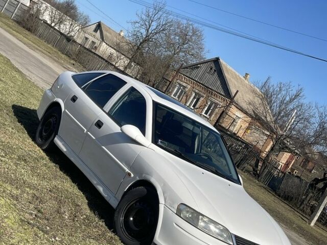 Белый Опель Вектра, объемом двигателя 1.8 л и пробегом 305 тыс. км за 1450 $, фото 13 на Automoto.ua