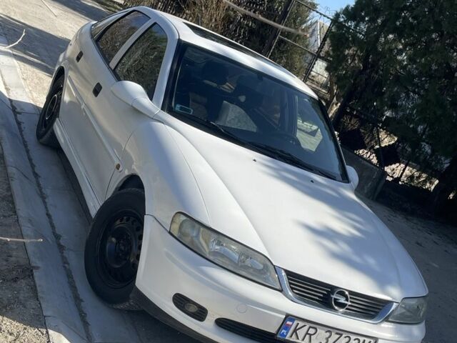 Белый Опель Вектра, объемом двигателя 1.8 л и пробегом 305 тыс. км за 1450 $, фото 3 на Automoto.ua